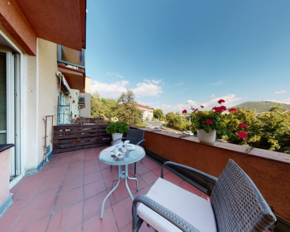 Prodej bytu s terasou a výhledem na Karlovy Vary